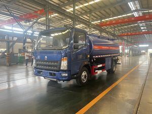 HOWO Fuel Truck Tanker/5000 Liters Fuel Tank Truck