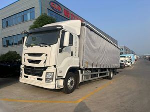Export Isuzu 4X2 Side Curtain Box Truck  for Various Logistics