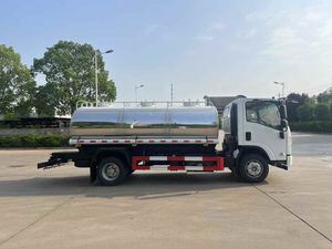 Isuzu 4X2 Water Truck 5000L-20000L Capacity Customized According to Demand