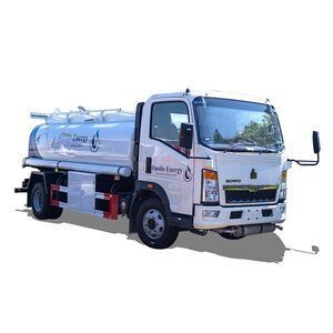 HOWO 4X2 6000L Diesel Fuel Tanker Truck Oil Bowser Fuel Tank Truck for Sale