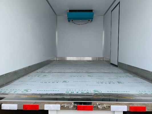 Isuzu Small Refrigerated Truck for Transporting Fruits , Vegetables , Beef