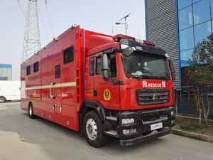 Heavy-Duty Sinotruk 6X6 Offroad Troop Carrier with 42 Seats